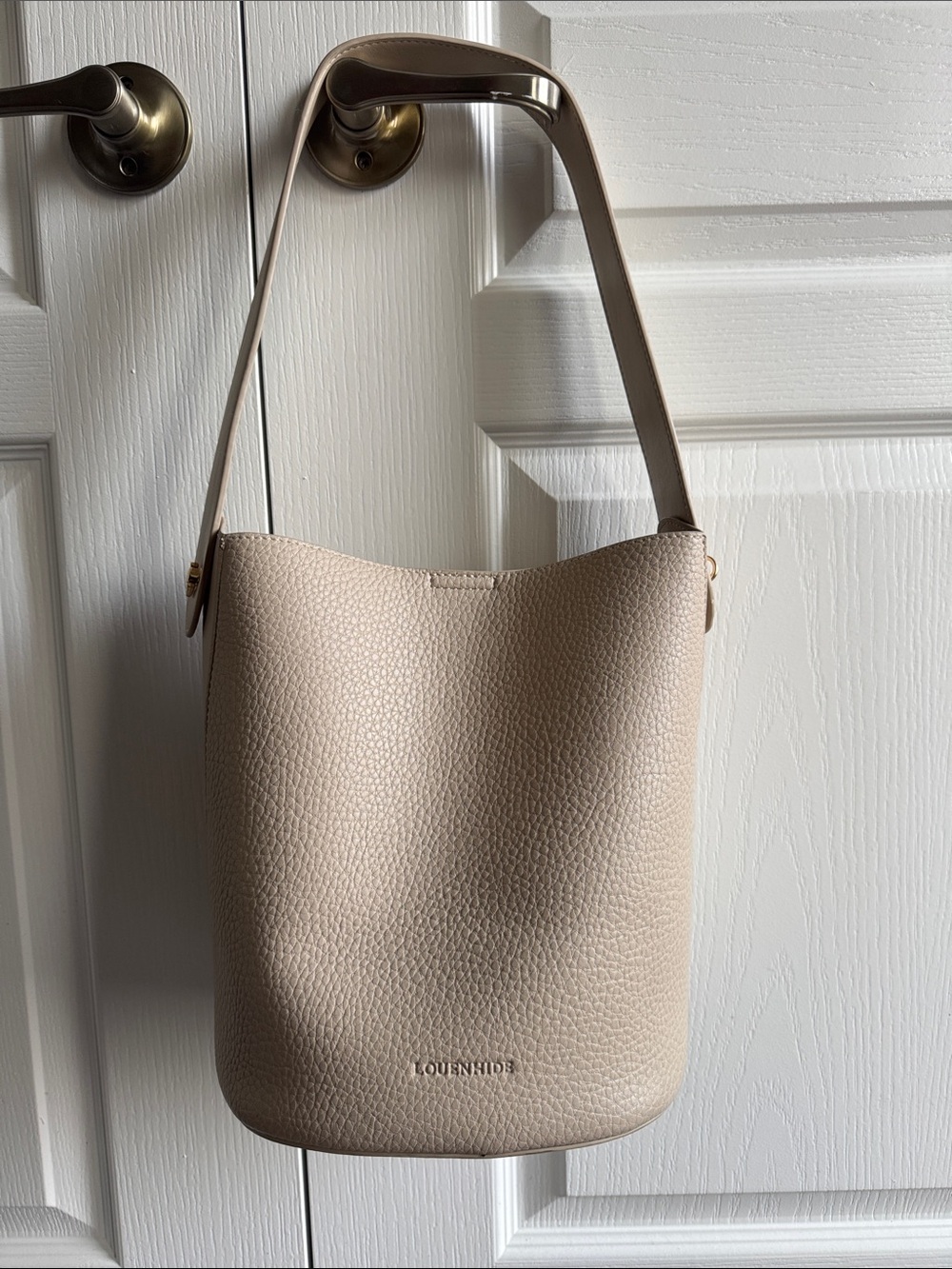 Louenhide Vegan Leathet Pebbled Leather Bucket Shoulder Bag in Beige